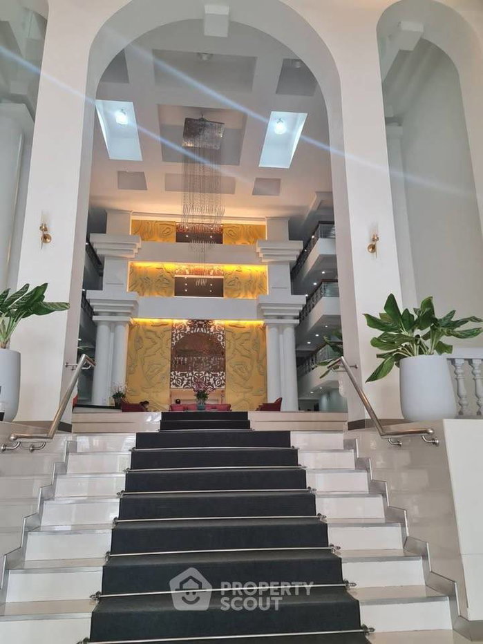 picture 3-BR Condo at Royal Castle Pattanakarn in Suan Luang (ID 3319722) - 13/20