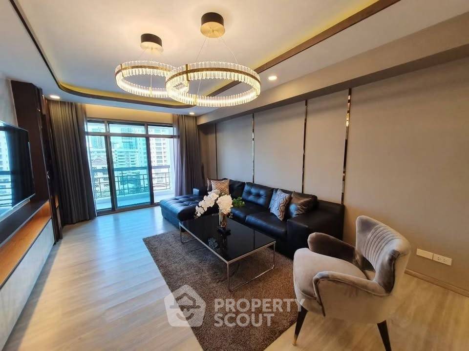 picture 3-BR Condo at Royal Castle Pattanakarn in Suan Luang (ID 3319722) - 8/20