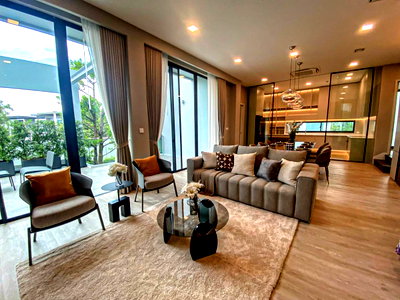 บ้านเดี่ยวให้เช่า : บ้านขาย ให้เช่า VIVE Krungthep Kreetha หลังใหญ่หัวมุม มีพื้นที่สวน💥บ้านเดี่ยว3ชั้น มีลิฟท์ส่วนตัว ตกแต่งพร้อมเข้าอยู่✨4 ห้องนอน 5 ห้องน้ำ