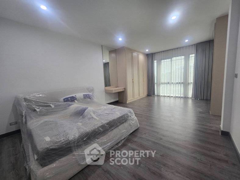 picture 2-BR Townhouse in Suan Luang (ID 3317380) - 3/9