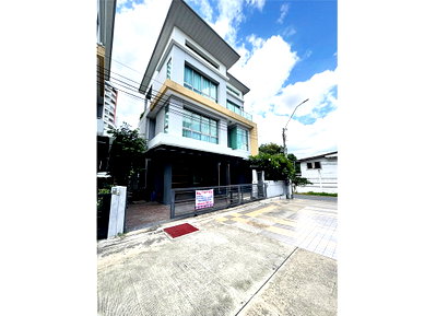 บ้านเดี่ยว เขตจตุจักร : Call : 094-419-9594 ขายด่วน! บ้านสวยมาก บ้านแปลงมุม 3 ชั้น ซอยรัชดาภิเษก 30 จันทรเกษม เขตจตุจักร ใกล้รถไฟฟ้าสีเหลือง สถานีลาดพร้าว