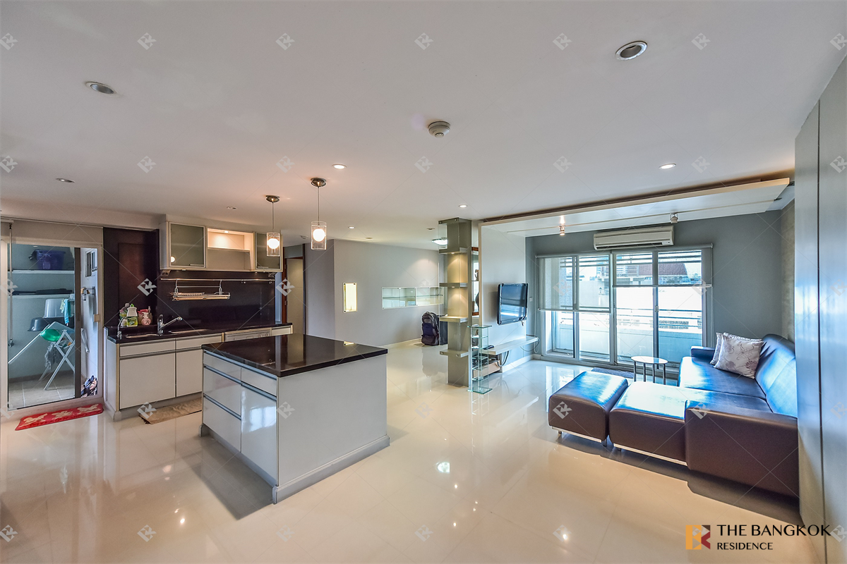 picture Lumpini Suite Ratchada-Rama 3 Ready-to-move-in Condo, Central City Location - 4/10