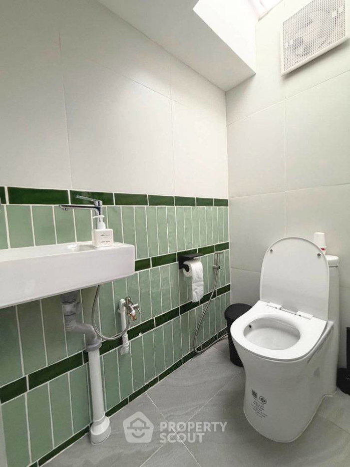 picture 9m To BTS Phra Khanong | 4-BR Townhouse In Sukhumvit (ID 3314807) - 17/18