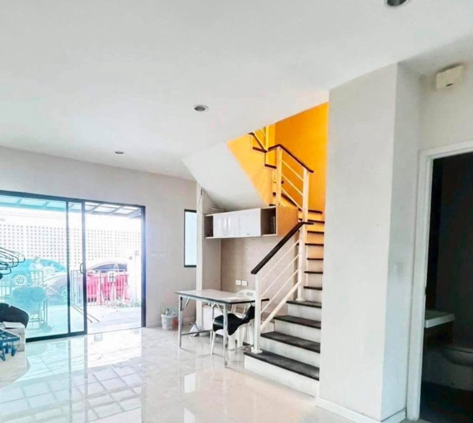 รูป 🏡 ให้เช่าทาวน์เฮาส์ 3 ชั้น โครงการ Patio ศรีนครินทร์–พระราม 9 4 ห้องนอน 3 ห้องน้ำ | 191 ตร.ม. | 2 ที่จอดรถ 💰 ค่าเช่าเพียง 20,000 บาท/เดือน - รูปที่ 5/20