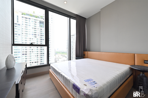 THE ESSE at SINGHA COMPLEX near MRT Phetchaburi Station More Convenience, Full Relaxation