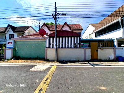 Townhouses for sale วิทยาลัยเทคนิคเพชรบุรี : TOWN HOUSE 66 Sq.w. Muang Phetchaburi Petchburi for 1.7M
