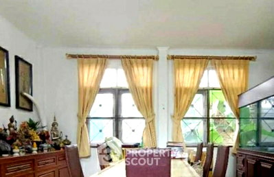 Houses for rent Bangkok : Spacious 3-BR 234 Sqm House At Golden Land, Bang Kapi (ID 3316780)