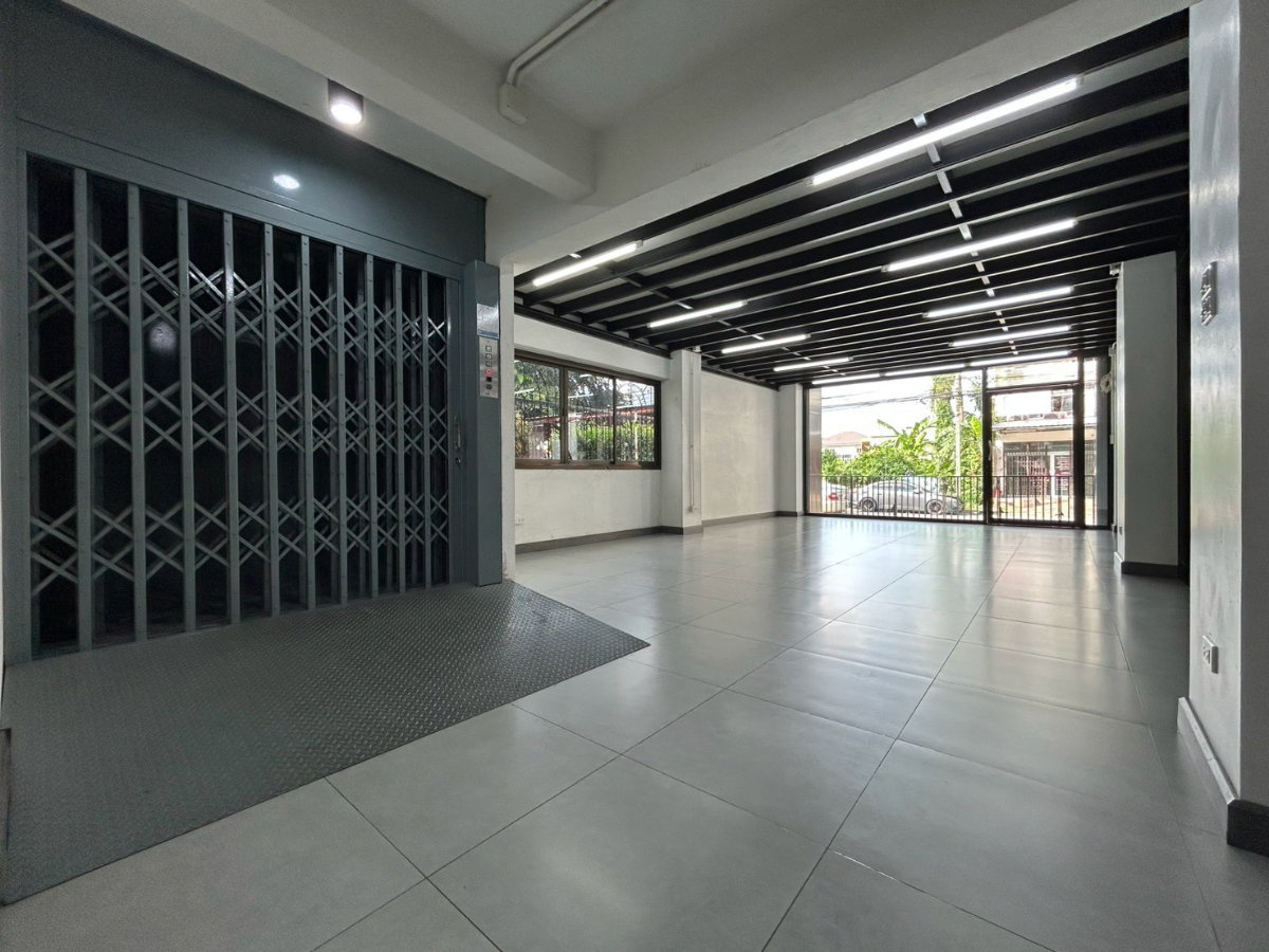 รูป 🏢 ให้เช่า! อาคารสำนักงาน 4.5 ชั้น อ่อนนุช 70/1  อาคารเดี่ยวในรั้วส่วนตัว | มีลิฟต์ขนสินค้า | พื้นที่ใช้สอยขนาดใหญ่ 675 ตร.ม.🚗 จอดรถได้ประมาณ 4 คัน - รูปที่ 4/11
