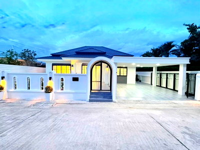 บ้านเดี่ยว บางละมุง ชลบุรี : 🏘️HOT DEAL!ขายบ้านพูลวิลล่า หมู่บ้านพัทยาทรอปิคอล 2 |  เฟอร์นิเจอร์ครบ พร้อมเข้าอยู่ | สนใจ@sacondo