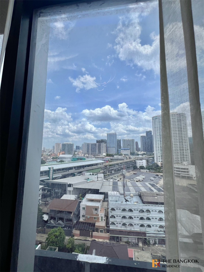 picture KnightsBridge Space Ratchayothin Best Location Condo for City Dwellers near BTS Phahonyothin 24 - 1/10
