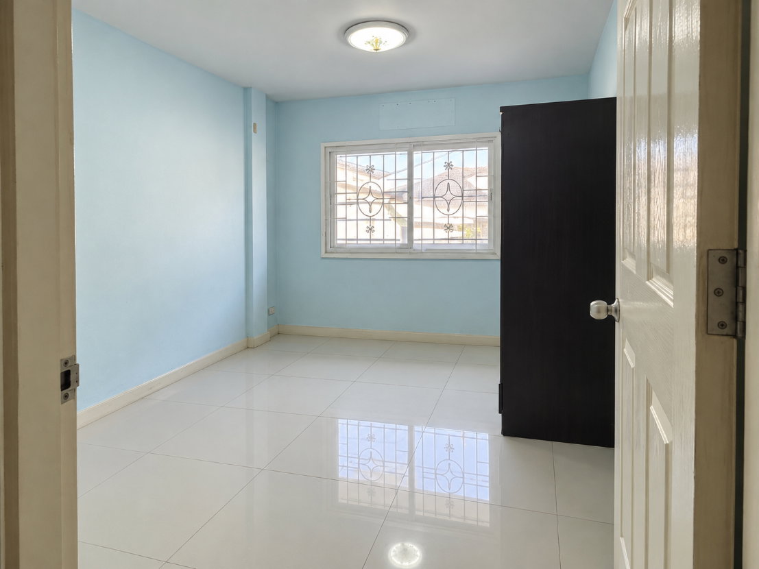 picture Best Value 3BR Sai Mai Townhouse 3.83% Below Market - U6713808 - 10/16