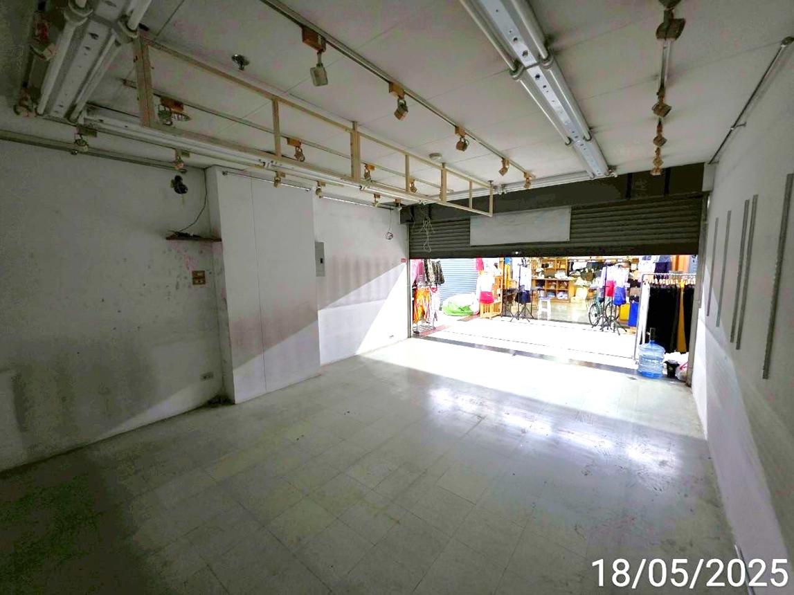 picture OFFICE 23.63 Sq.w. Pom Prap Sattru Phai Bangkok for 3.3M - 13/19