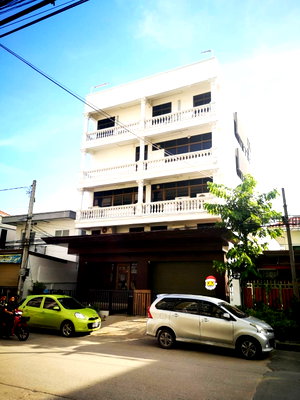 เช่าอาคารพาณิชย์ กรุงเทพมหานคร : 🏢 ให้เช่า! อาคารสำนักงาน 4.5 ชั้น อ่อนนุช 70/1  อาคารเดี่ยวในรั้วส่วนตัว | มีลิฟต์ขนสินค้า | พื้นที่ใช้สอยขนาดใหญ่ 675 ตร.ม.🚗 จอดรถได้ประมาณ 4 คัน