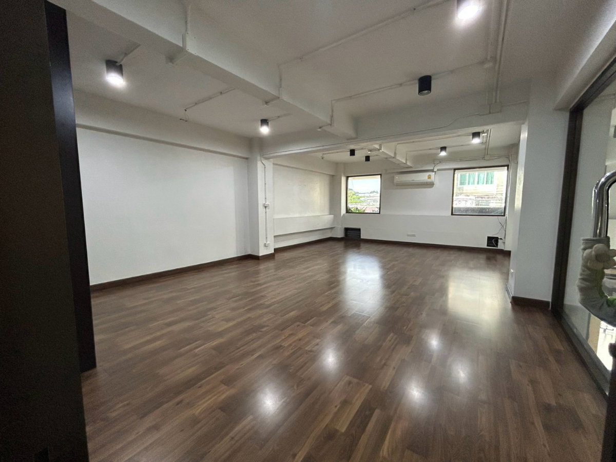 รูป 🏢 ให้เช่า! อาคารสำนักงาน 4.5 ชั้น อ่อนนุช 70/1  อาคารเดี่ยวในรั้วส่วนตัว | มีลิฟต์ขนสินค้า | พื้นที่ใช้สอยขนาดใหญ่ 675 ตร.ม.🚗 จอดรถได้ประมาณ 4 คัน - รูปที่ 6/11
