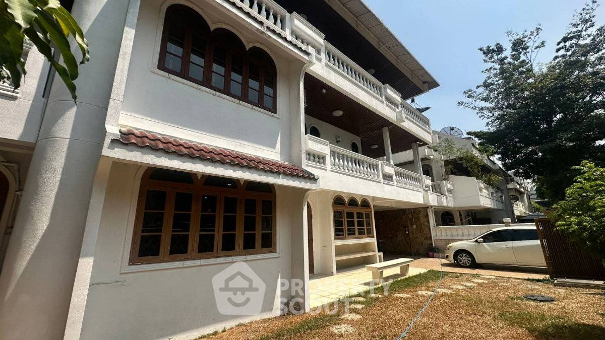 picture 5-BR 434 Sqm House Near BTS Phrom Phong For Rent (ID 3314588) - 1/17