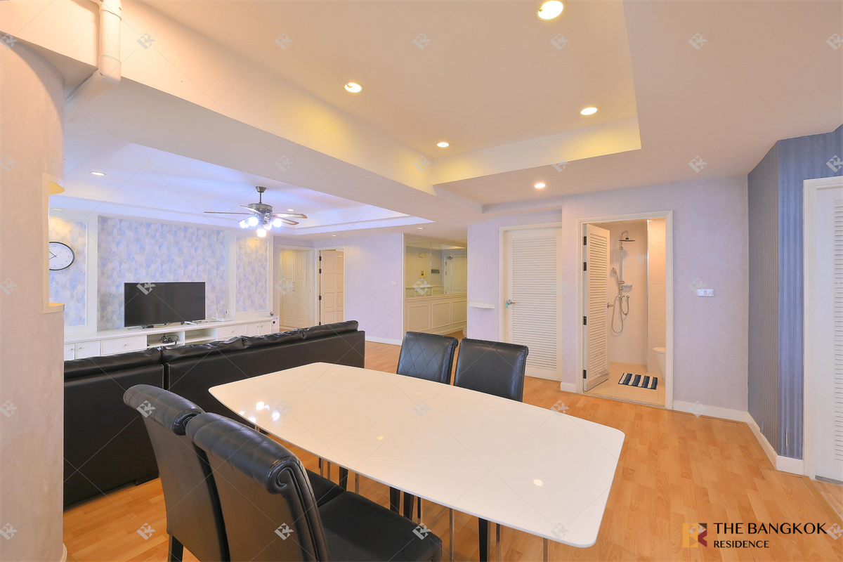 picture Royal Castle Sukhumvit near BTS Phrom Phong Easy Travel, Fully Utilized Space - 7/10