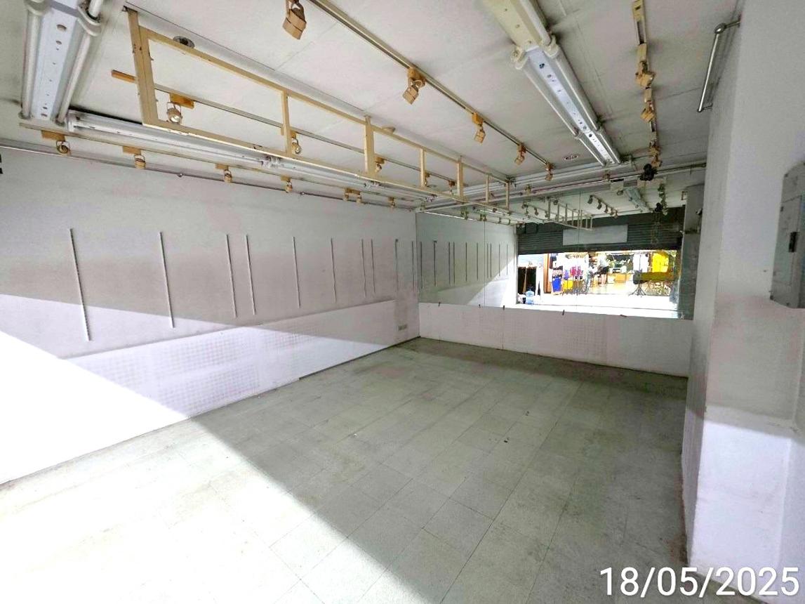 picture OFFICE 23.63 Sq.w. Pom Prap Sattru Phai Bangkok for 3.3M - 10/19