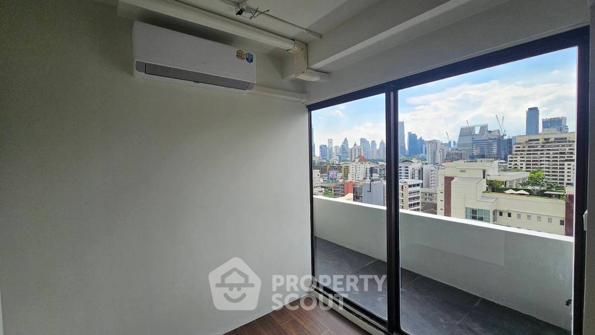 picture Unique 4 Bedroom Bachelor Pad with Dance Pole (ID 3315940) - 17/20