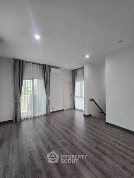 picture 2-BR Townhouse in Suan Luang (ID 3317380) - 9/9