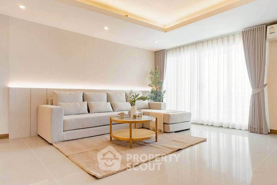 picture 3-BR Condo at Supalai River Resort Charoen Nakhon in Samre (ID 2354295) - 1/15