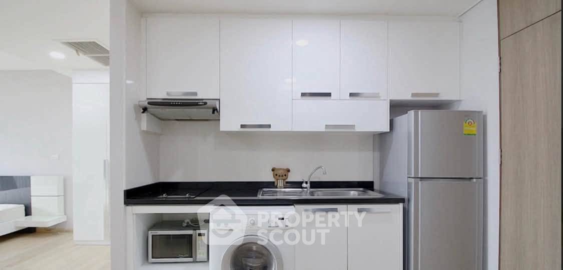 picture Studio Condo at Noble Remix near BTS Thong Lor (ID 3217443) - 4/5