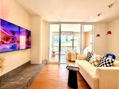 Condos for sale 700 Year Sports Arena Chiang Mai : Hillside 3 – New unit, garden view, shady and private atmosphere. Airbnb-friendly. Fully furnished. (Call/Line: 0880-5986998)