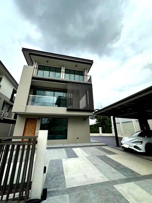 Houses for sale : Luxury 3-story detached house for sale – corner unit with the largest plot in the AQ Arbor project (Suan Luang Rama IX – Phatthanakan).
