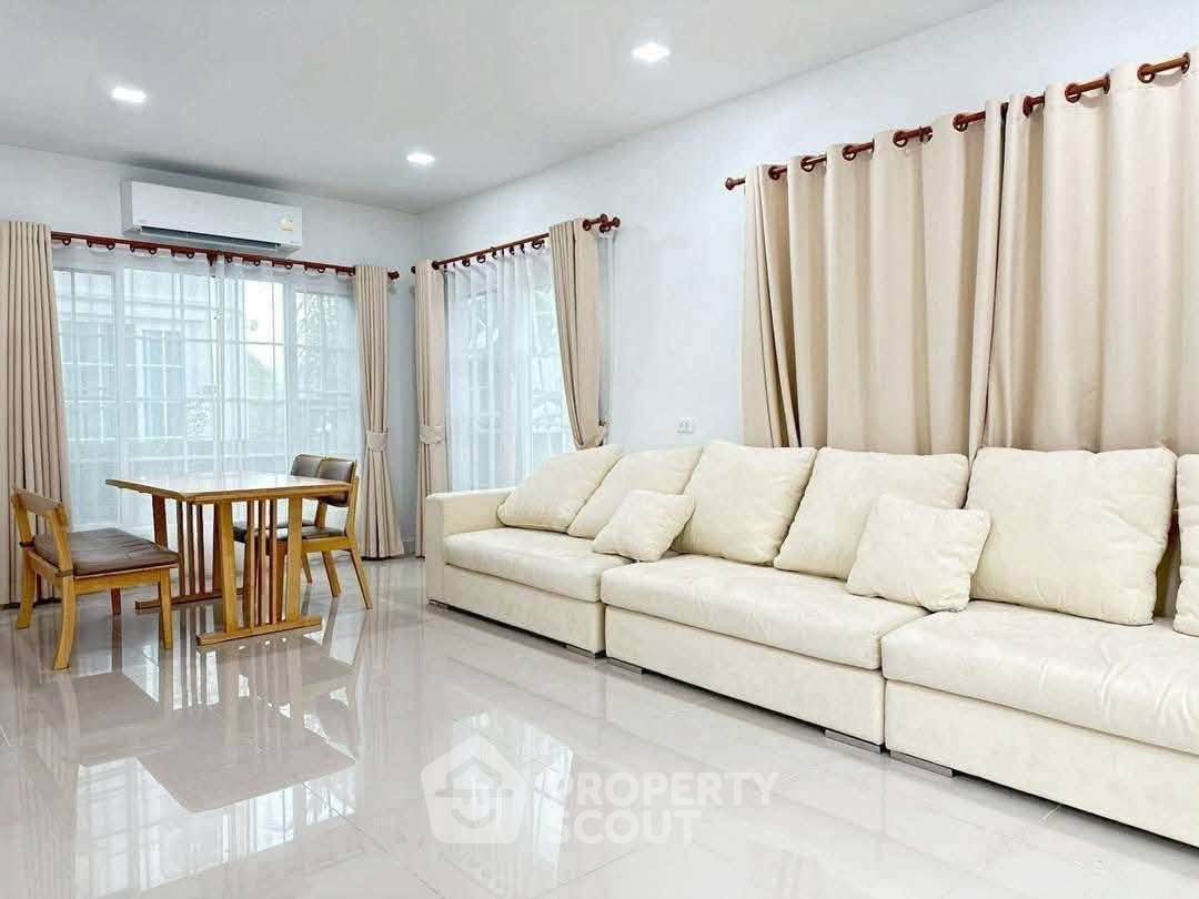 รูป บ้าน 4-ห้องนอน ที่ โกลเด้น นีโอ บางนา-สวนหลวง ใน ดอกไม้ (ID 3303971) - รูปที่ 3/8