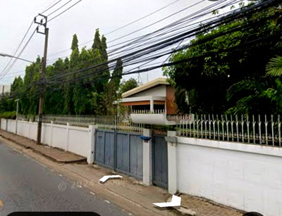 บ้านเดี่ยว ถนนวิภาวดีรังสิต : ขายบ้าน ในชอยพหลโยธิน 30 เนื้อที่ 411 ตรว. ตารางวาละ 300,000.-บาท