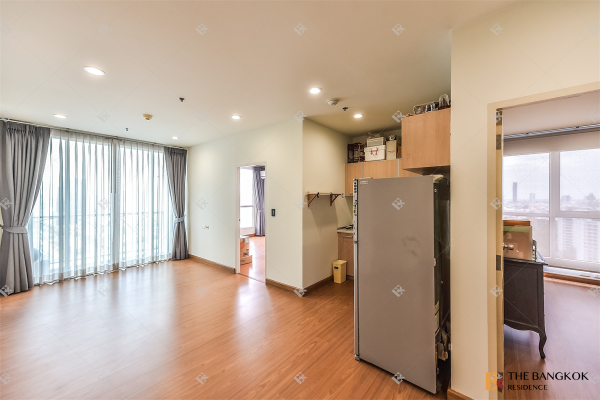 picture The Complete Narathiwas Condo in Central City at an Affordable Price - 3/10