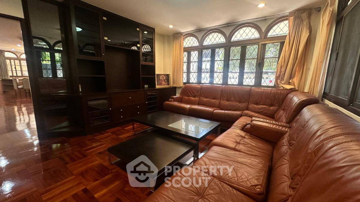 picture 5-BR 434 Sqm House Near BTS Phrom Phong For Rent (ID 3314588) - 2/17