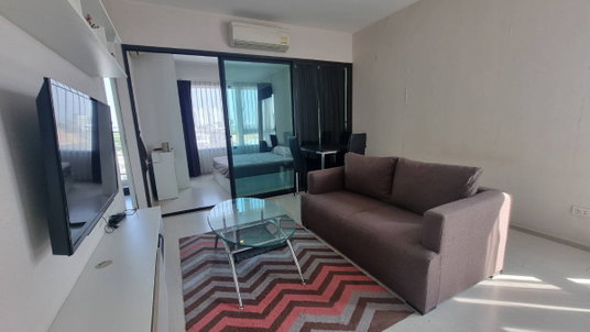 รูปภาพ Large unit for rent at Condolette Pixel Sathorn: 37 sq.m., 7th floor, featuring 1 bedroom, 1 bathroom, a separate kitchen, and a living room.