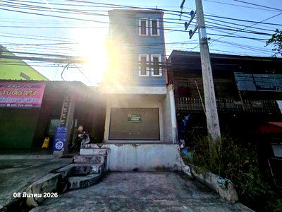 Shophouses for sale Kamphaeng Phet : SHOP HOUSE 33.9 Sq.w. Khlong Khlung Kamphaeng Phet for 4M