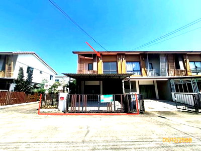 Townhouses for sale Modern Gems Shopping Mall : TOWN HOUSE 27.9 Sq.w. Bang Sao Thong Samut Prakarn for 2M