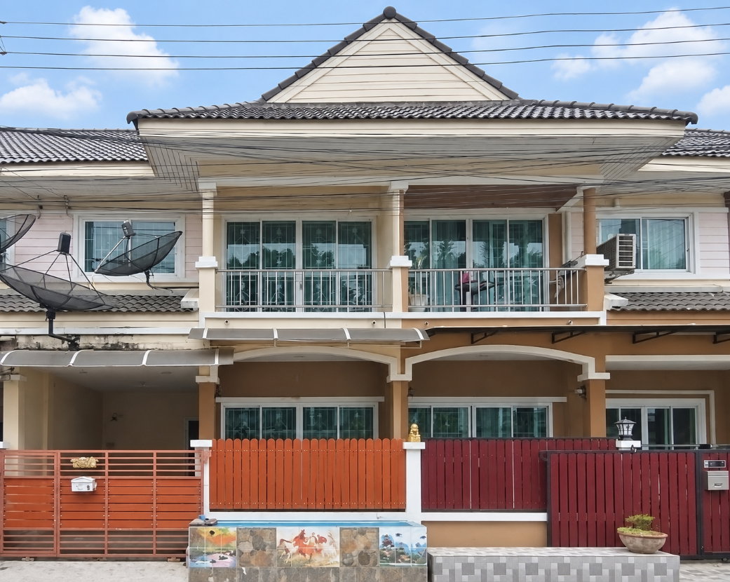 picture Best Value 3BR Sai Mai Townhouse 3.83% Below Market - U6713808 - 1/16