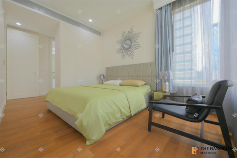 Luxury Condo Ready to Move-in at the Best Location Q Langsuan near BTS Ratchadamri