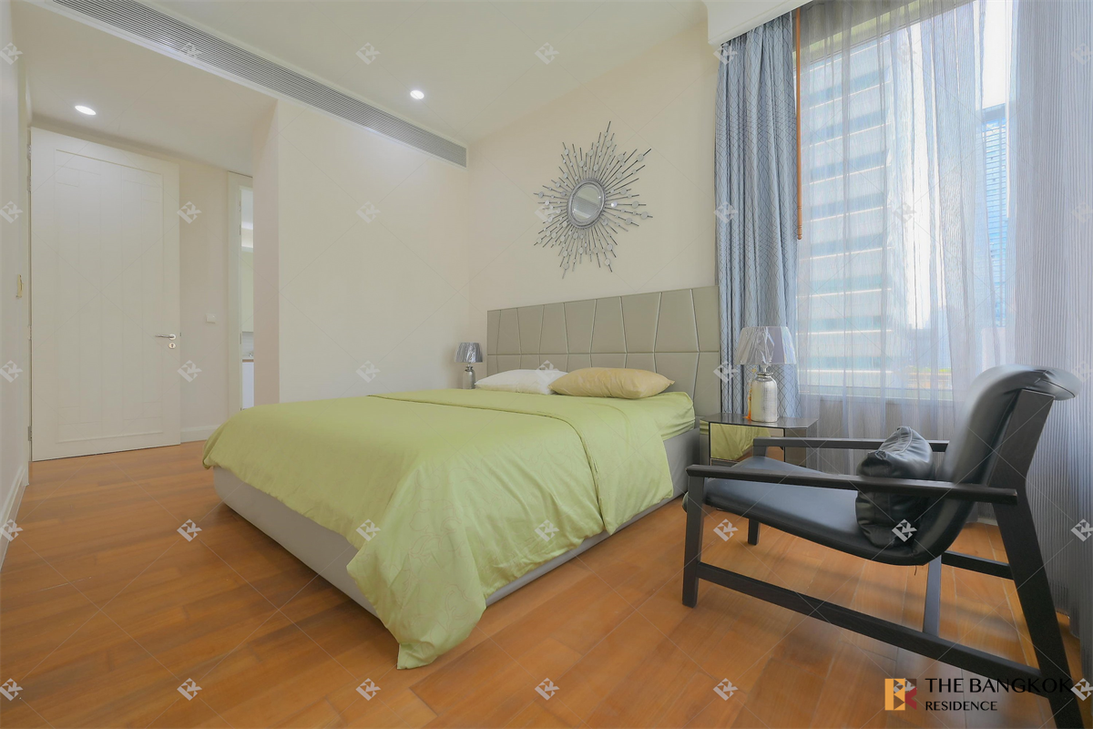 picture Luxury Condo Ready to Move-in at the Best Location Q Langsuan near BTS Ratchadamri - 1/10