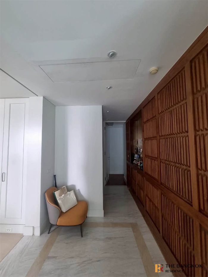 picture Saladaeng residences near MRT Silom Station Luxuriously Elevated Unit - 3/10