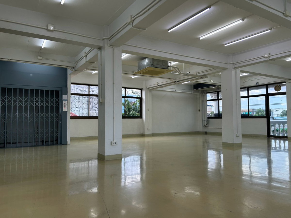 รูป 🏢 ให้เช่า! อาคารสำนักงาน 4.5 ชั้น อ่อนนุช 70/1  อาคารเดี่ยวในรั้วส่วนตัว | มีลิฟต์ขนสินค้า | พื้นที่ใช้สอยขนาดใหญ่ 675 ตร.ม.🚗 จอดรถได้ประมาณ 4 คัน - รูปที่ 9/11