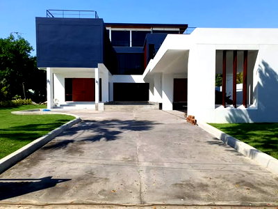 Condos for rent 62 BLOCS Market : AA679645 | 5Bed | 7Bath | BTS Bang Chak | 700sqm | THB 299,000/mo | Fl.3 — Luxury Pool Villa Sukhumvit 62