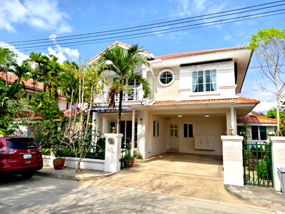 เช่าบ้านเดี่ยว ถนนรามคำแหง :  Pool Villa 2 ชั้นให้เช่า ทำเลหางดง ตรงข้ามกาดฝรั่ง | 4 ห้องนอน | สระน้ำเกลือพร้อมจากุซซี่ | 78,000 บาท/เดือน  #AHD-V0099