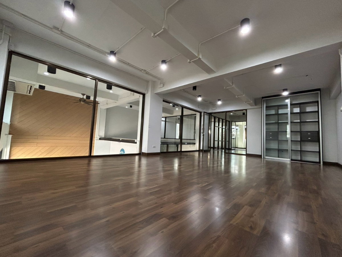 รูป 🏢 ให้เช่า! อาคารสำนักงาน 4.5 ชั้น อ่อนนุช 70/1  อาคารเดี่ยวในรั้วส่วนตัว | มีลิฟต์ขนสินค้า | พื้นที่ใช้สอยขนาดใหญ่ 675 ตร.ม.🚗 จอดรถได้ประมาณ 4 คัน - รูปที่ 5/11