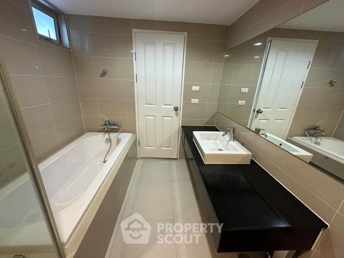 picture 3-BR Condo at Belle Grand Rama 9 near MRT Phra Ram 9 (ID 3316092) - 13/13