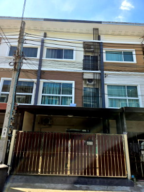 Townhouses for rent Bangkok : 3-story townhome for rent, Villette City Pattanakarn 38, 3 bedrooms, 2 bathrooms, 2 living rooms, 2 parking spaces ,fully furnished ,Brand new house