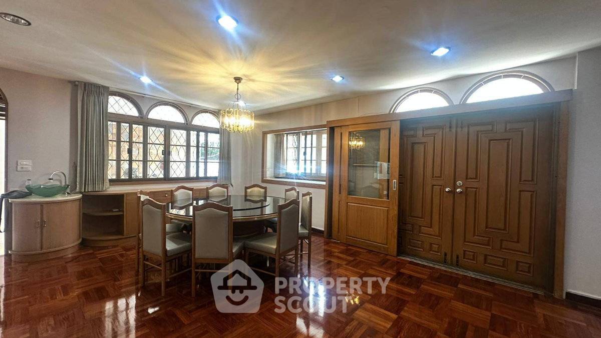 picture 5-BR 434 Sqm House Near BTS Phrom Phong For Rent (ID 3314588) - 4/17