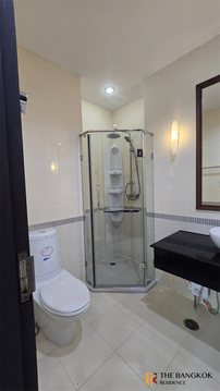 Ready-to-move-in Condo, Great Value Baan Klang Krung Siam Pathumwan near Airport Rail Link Phaya Thai Station