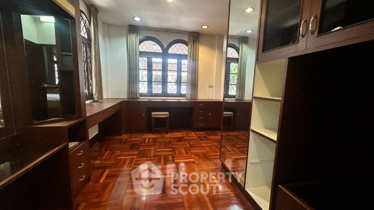 picture 5-BR 434 Sqm House Near BTS Phrom Phong For Rent (ID 3314588) - 9/17