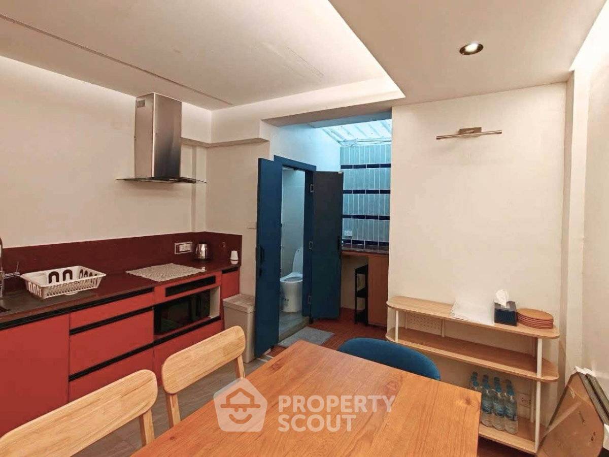 picture 9m To BTS Phra Khanong | 4-BR Townhouse In Sukhumvit (ID 3314807) - 7/18