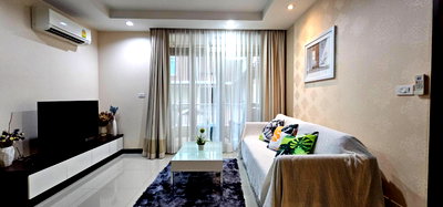 Condos for rent 700 Year Sports Arena Chiang Mai : The Unique @Nimman condo for rent 1bedroom with pool view :  Tel. 082-3899314 (Boo)