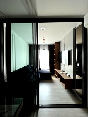 Condos for sale : For Sale: Life Asoke-Rama 9 Condo, Building A, 39th Floor. 1-bedroom unit, size 35.90 sq.m., with an Asoke view